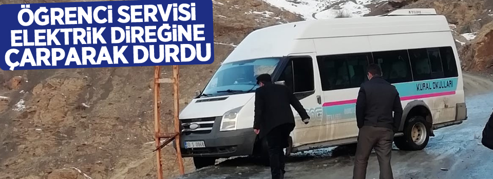 Öğrenci servisi elektrik direğine çarparak durdu