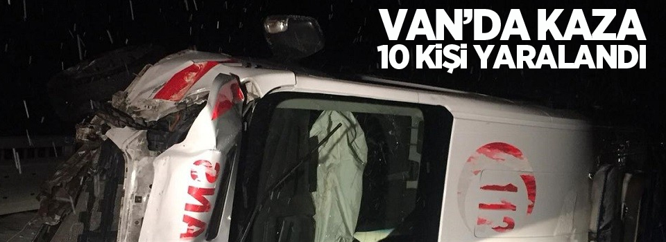 Hasta taşıyan ambulansla ticari araç çarpıştı: 10 yaralı