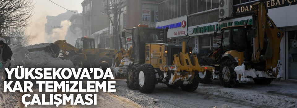 Yüksekova'da kar temizleme çalışması