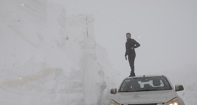 Kar kalınlığı 8 metreyi aştı, ekipler zirveye ulaştı