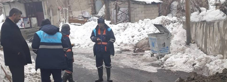 Dondurucu soğukta su arızası giderme çalışması