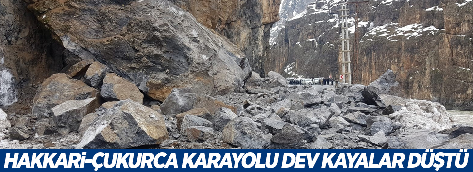 Hakkari-Çukurca karayolu dev kayalar düştü