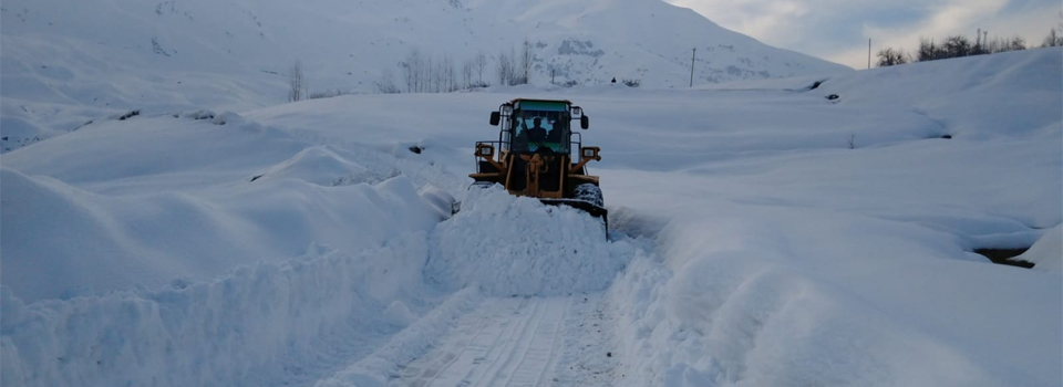 Hakkari’de 42 yerleşim yerinde karla mücadele sürüyor