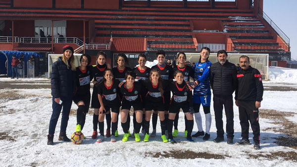 Yüksekova Kadın Futbol Takımı, Siirt Hasbey'i 3-1 mağlup etti