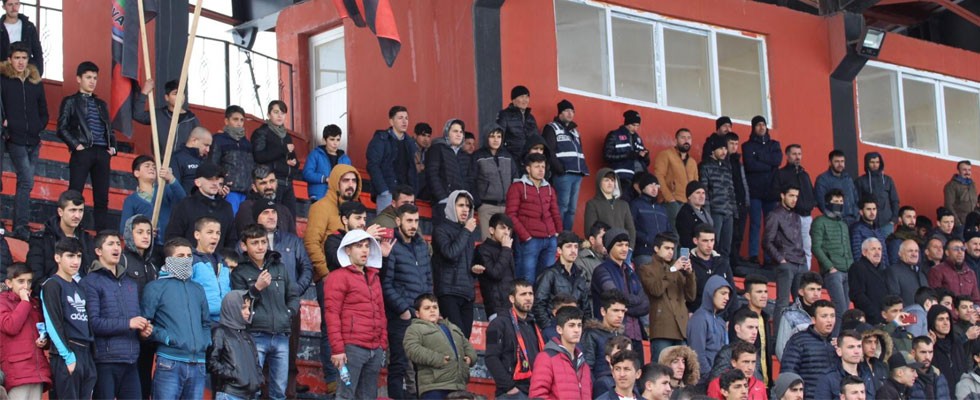 Yüksekova Belediye Spor maçı ertelendi, kulüpten karara tepki