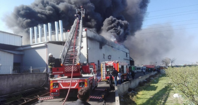 Korkutan fabrika yangını