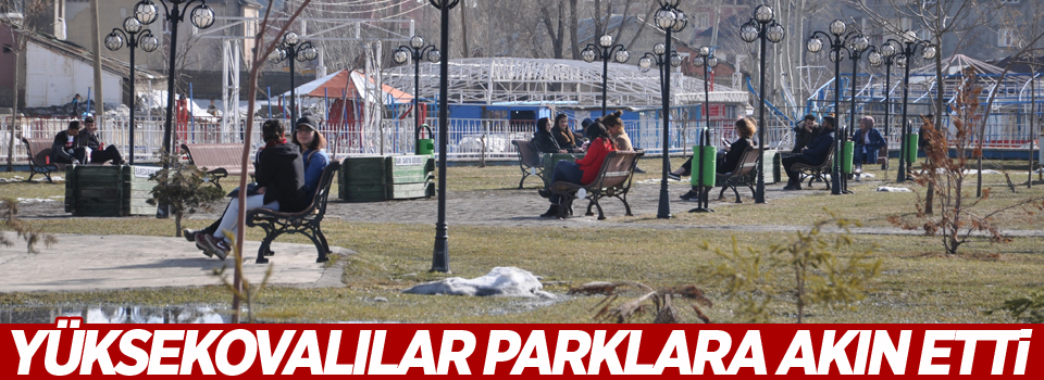 Güneşli havayı fırsat bilen Yüksekovalılar parklara akın etti