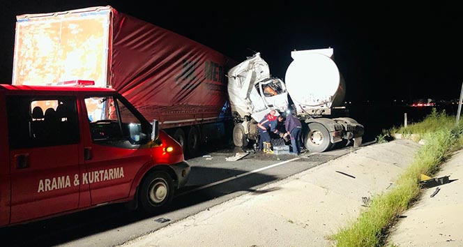 Nusaybin'de tır ile tanker çarpıştı: 1 ölü, 1 yaralı