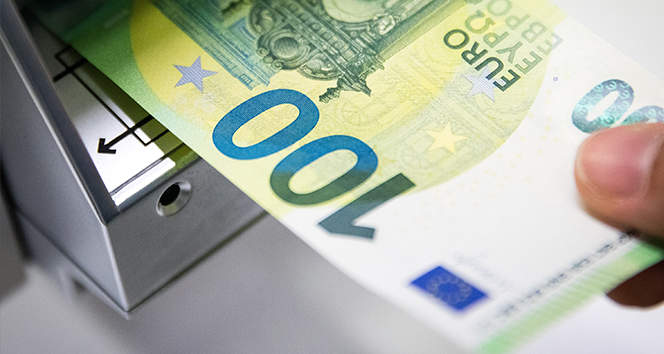 Yeni 100 ve 200 Euro'lar dolaşıma girdi