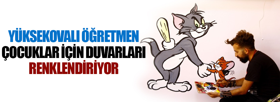 Yüksekovalı Öğretmen Çocuklar için duvarları renklendiriyor