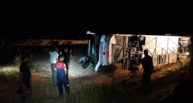 Nusaybin'de otobüs devrildi: 10 yaralı