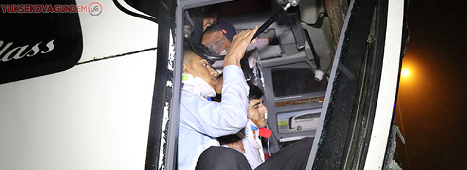 Diyarbakır otobüsü tıra çarptı: 37 yaralı