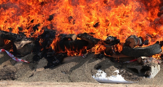 Afganistan'da 28 ton uyuşturucu yakılarak imha edildi