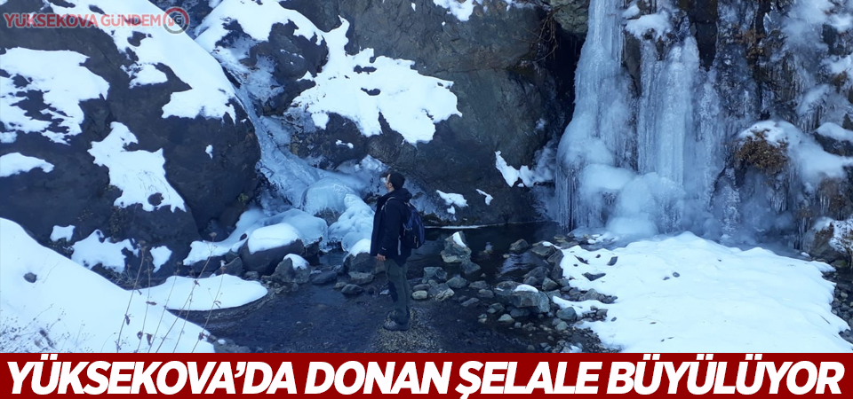 Yüksekova’da donan şelale büyülüyor