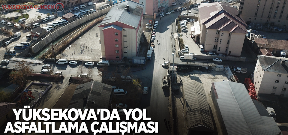 Yüksekova'da yol asfaltlama çalışması