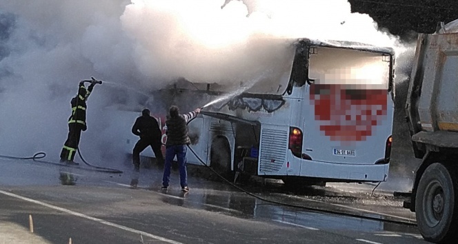 Rize'de yolcu otobüsü alev alev yandı