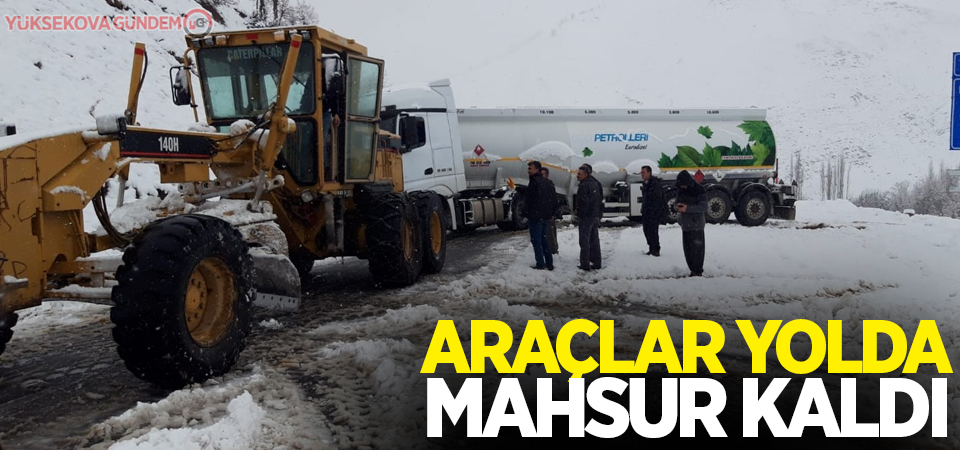 Araçlar yolda mahsur kaldı