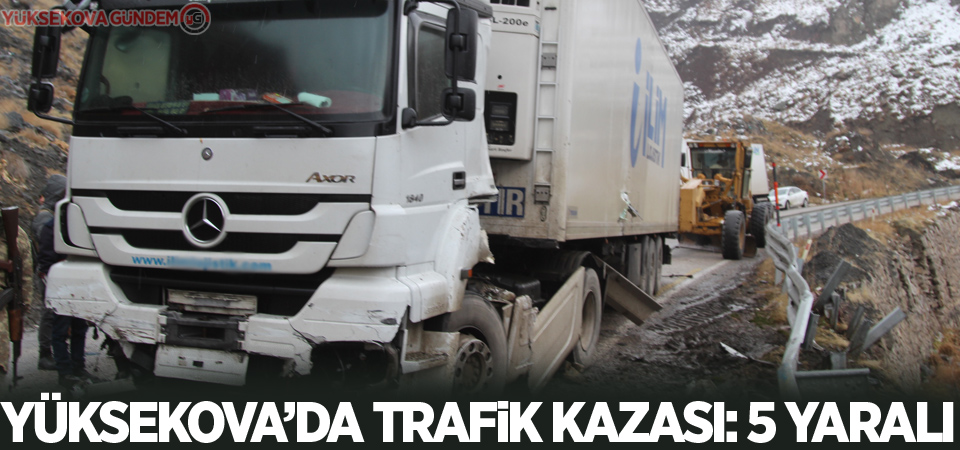 Yüksekova'da Trafik kazası: 5 Yaralı