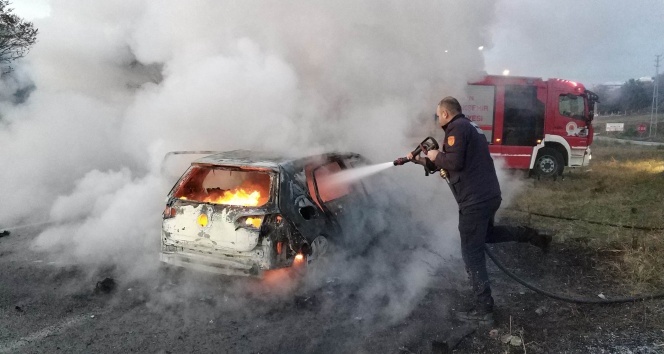 Eşinin aracını yakıp videosunu çekip ona gönderdi