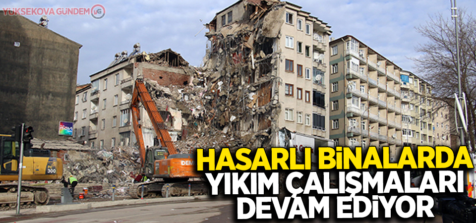 Hasarlı binalarda yıkım çalışmaları sürüyor