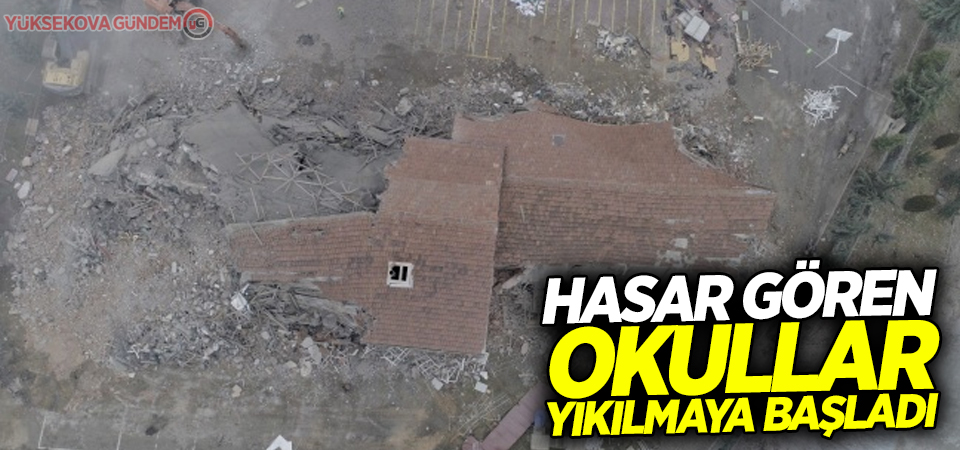 Elazığ'da depremde hasar gören okullar yıkılmaya başladı