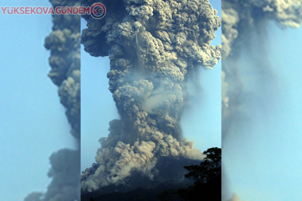 Endonezya'da Merapi Yanardağı'nda patlama