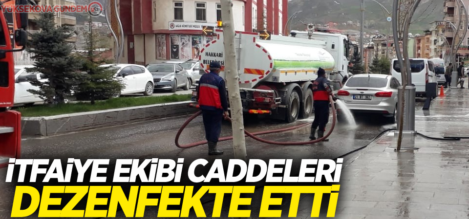 İtfaiye ekibi caddeleri dezenfekte etti