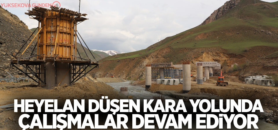 Heyelan düşen kara yolunda çalışmalar devam ediyor