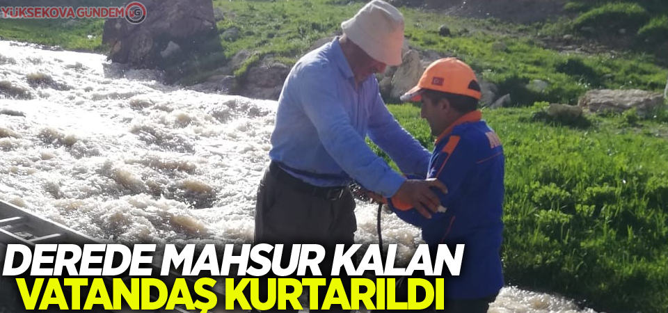 Derede mahsur kalan vatandaş kurtarıldı