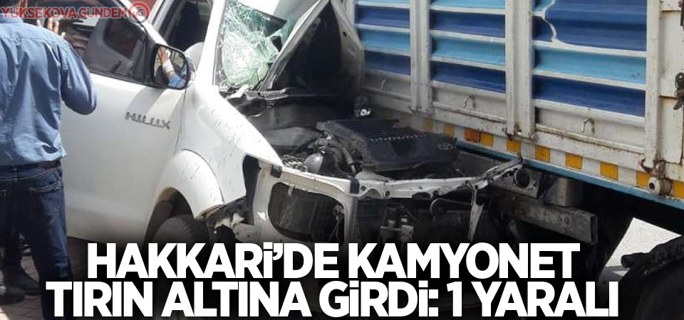 Kamyonet tırın altına girdi: 1 yaralı