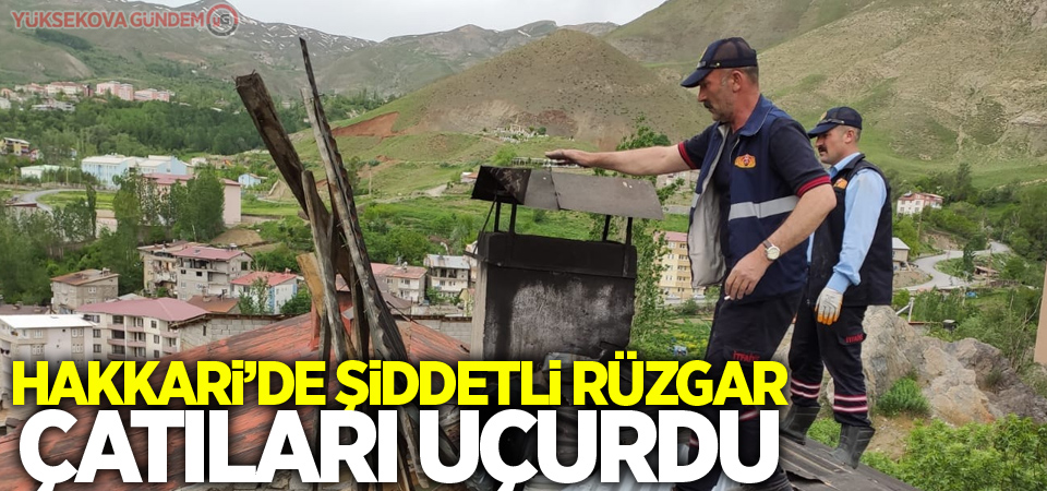 Hakkari’de şiddetli rüzgar çatıları uçurdu