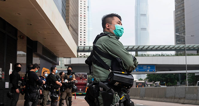 Binlerce Hong Konglu, Çin Ulusal Marşı'na karşı sokaklara döküldü