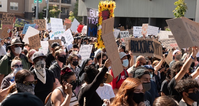 ABD'de devam eden protestolarda en az 4 bin 100 kişiye gözaltı