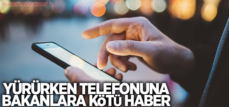 Yürürken telefonuna bakanlara kötü haber