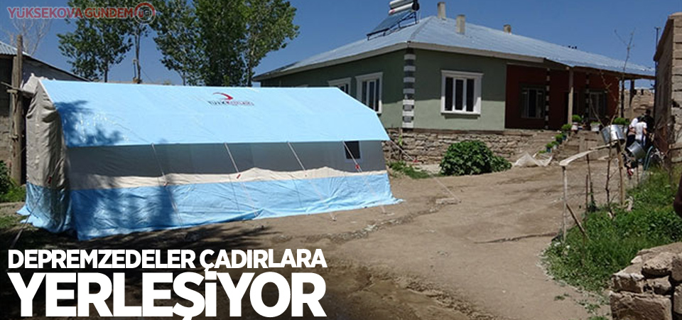 Depremzedeler çadırlara yerleşiyor