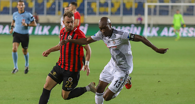 Beşiktaş'ta Atiba Hutchinson'ın sözleşmesi uzatıldı