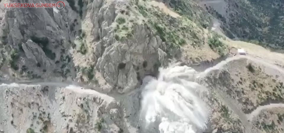 Çukurca'da yol yapım çalışması