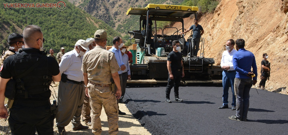 Şemdinli’de köy yolları asfalta kavuşuyor