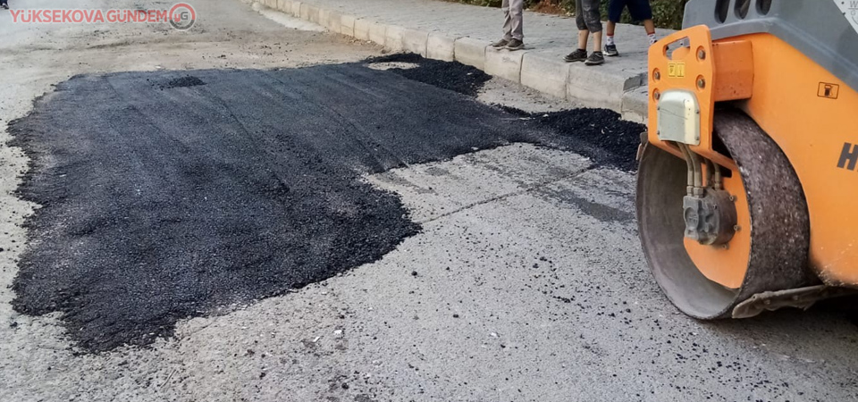 Hakkari’de asfalt ve yol onarım çalışması