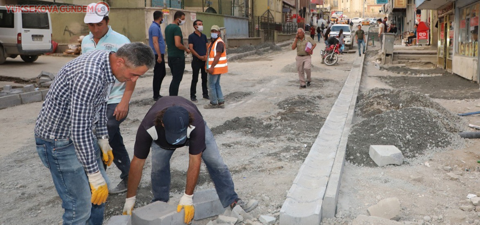 Hakkari’de yol yapım çalışması