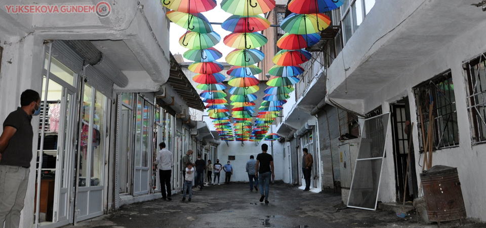 Yüksekova’da ‘Şemsiyeli Halk Pazarı’ açıldı