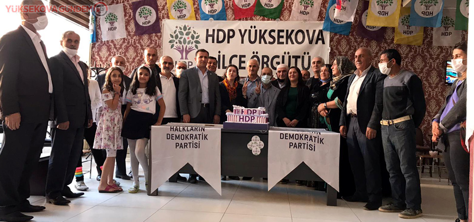 Yüksekova'da HDP'nin 8. Kuruluş Yıl Dönümü Kutlandı