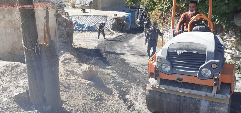 Hakkari’de asfalt yama çalışmaları sürüyor