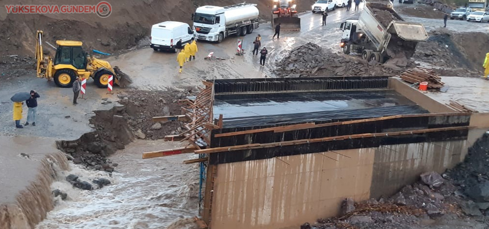 Şemdinli'de sel meydana geldi