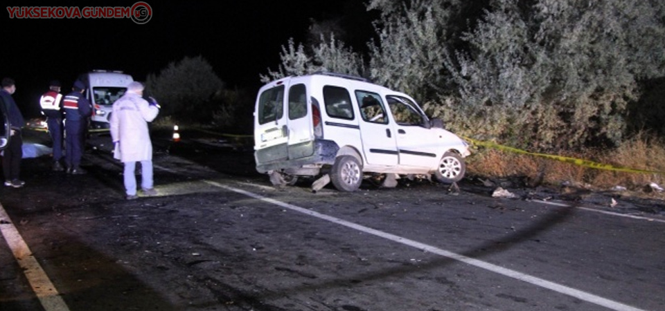 Ambulansı sollarken gelen facia! 4 ölü, 3 yaralı