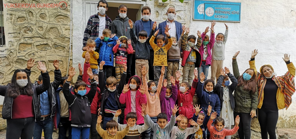 'Bir Oyuncak Da Senden' ekibi köy yollarında