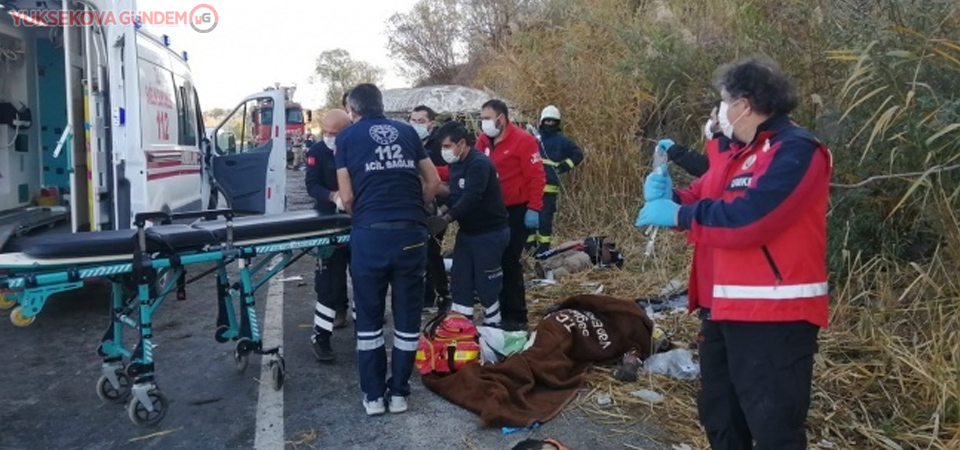 Van'da minibüs takla attı: 2 ölü, 27 yaralı