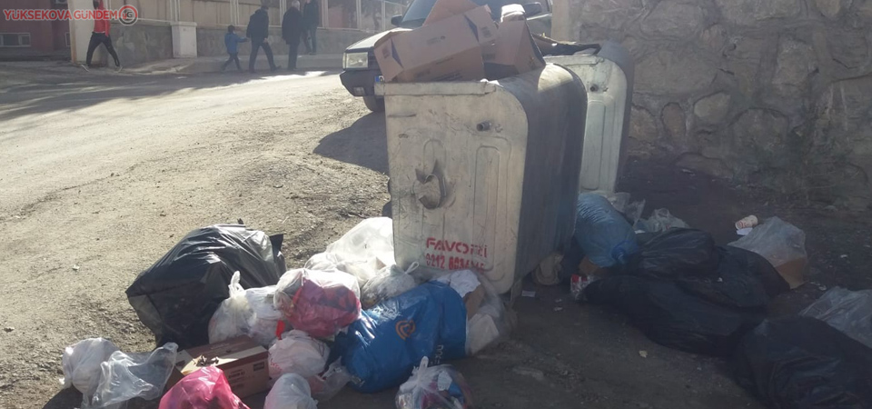 Hakkari'de çöplerin zamansız bırakılmasına tepki