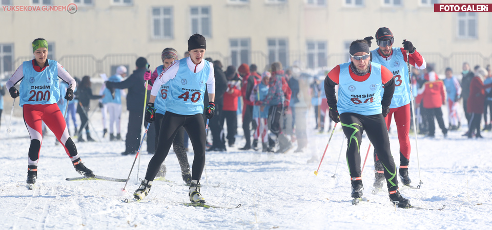 Yüksekova'da kayaklı koşu yarışması yapıldı
