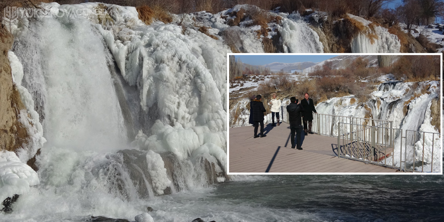 Muradiye Şelalesi dondu, fotoğraf için akın ettiler